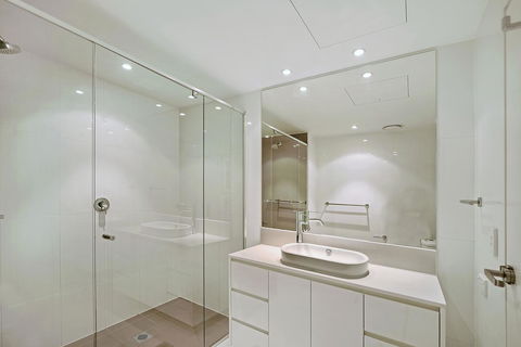 Number 1 H Residences - WiFi, Parking & More By Gold Coast Holidays - Holiday Sunshine Coast 12
