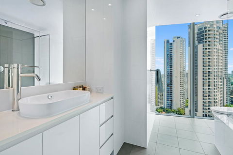 Number 1 H Residences - WiFi, Parking & More By Gold Coast Holidays - Holiday Sunshine Coast 29