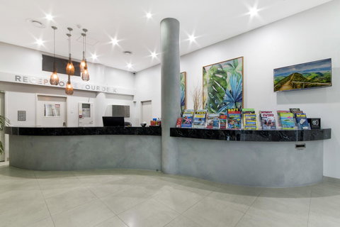 Sunshine Tower Hotel - Sunshine Coast Tourism 24