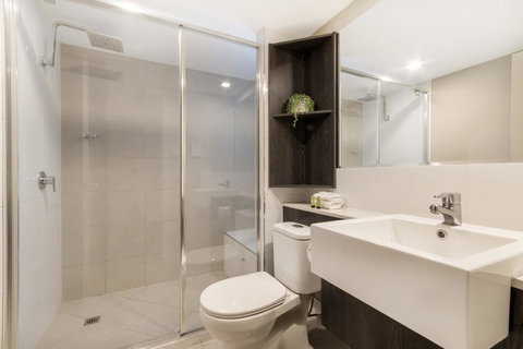 Sunshine Tower Hotel - Sunshine Coast Tourism 7