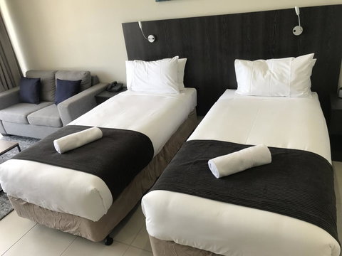 Sunshine Tower Hotel - Sunshine Coast Tourism 10