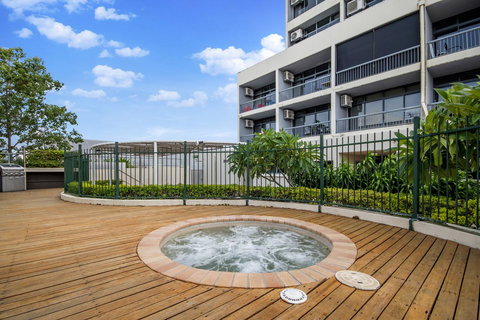 Sunshine Tower Hotel - Sunshine Coast Tourism 13