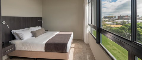 Sunshine Tower Hotel - Sunshine Coast Tourism 19