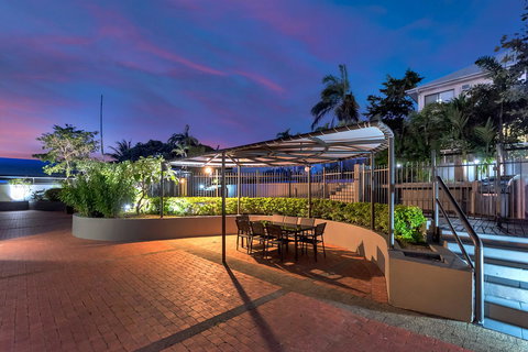 Sunshine Tower Hotel - Sunshine Coast Tourism 15
