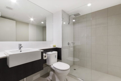 Sunshine Tower Hotel - Sunshine Coast Tourism 16