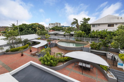 Sunshine Tower Hotel - Sunshine Coast Tourism 17