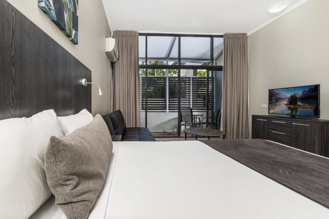 Sunshine Tower Hotel - Sunshine Coast Tourism 18