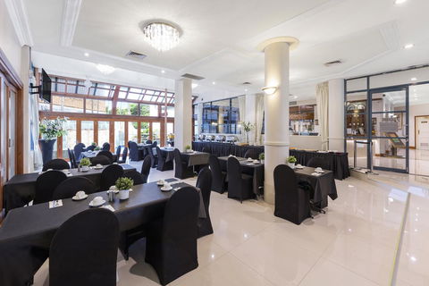 Hotel Diana - Holiday Sunshine Coast 8