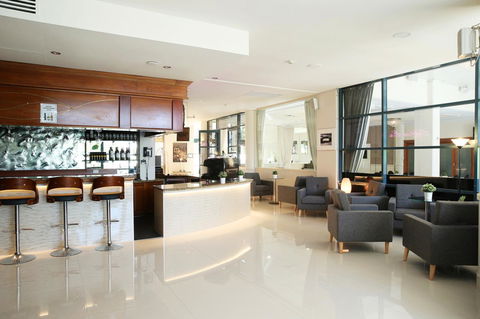 Hotel Diana - Holiday Sunshine Coast 4