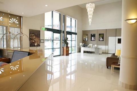 Hotel Diana - Holiday Sunshine Coast 3