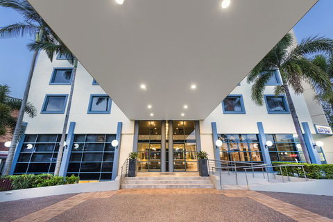 Hotel Diana - Holiday Sunshine Coast 1