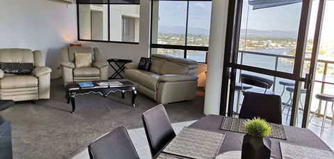 Surfers Hawaiian Holiday Apartments - Sunshine Coast Tourism 4
