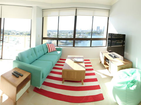 Surfers Hawaiian Holiday Apartments - Sunshine Coast Tourism 1