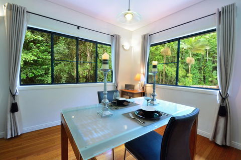 Misty Mountains Rainforest Retreat - Sunshine Coast Tourism 11