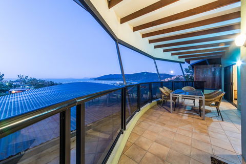 Paradise Penthouse At Waves - Airlie Beach - Holiday Sunshine Coast 24