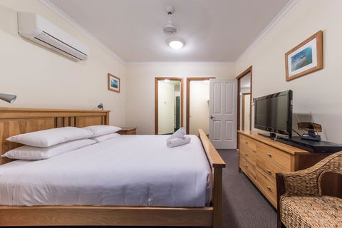 Paradise Penthouse At Waves - Airlie Beach - Holiday Sunshine Coast 11