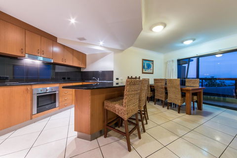 Paradise Penthouse At Waves - Airlie Beach - Holiday Sunshine Coast 4