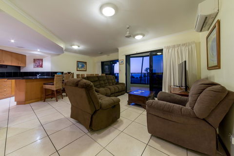 Paradise Penthouse At Waves - Airlie Beach - Holiday Sunshine Coast 10