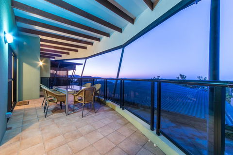 Paradise Penthouse At Waves - Airlie Beach - Holiday Sunshine Coast 26