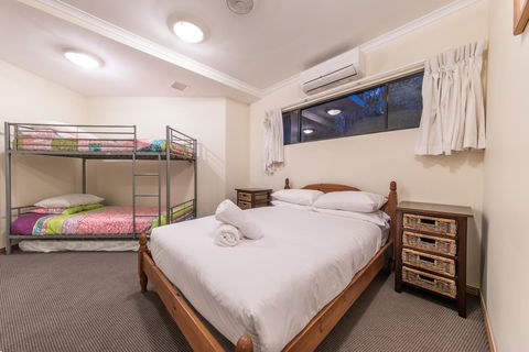 Paradise Penthouse At Waves - Airlie Beach - Holiday Sunshine Coast 16