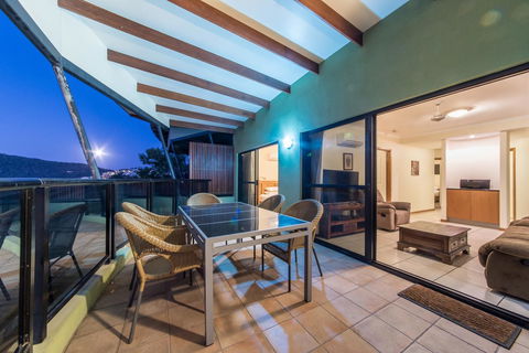 Paradise Penthouse At Waves - Airlie Beach - Holiday Sunshine Coast 27
