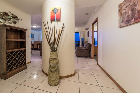 Paradise Penthouse At Waves - Airlie Beach - Holiday Sunshine Coast 19