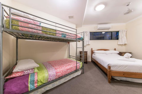 Paradise Penthouse At Waves - Airlie Beach - Holiday Sunshine Coast 17