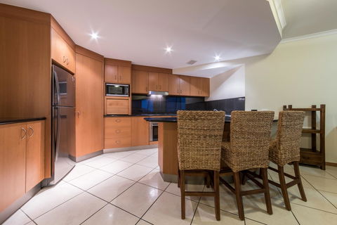 Paradise Penthouse At Waves - Airlie Beach - Holiday Sunshine Coast 6