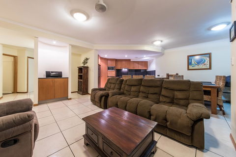 Paradise Penthouse At Waves - Airlie Beach - Holiday Sunshine Coast 7