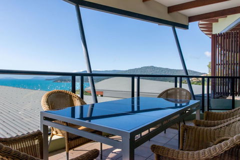 Paradise Penthouse At Waves - Airlie Beach - Holiday Sunshine Coast 25