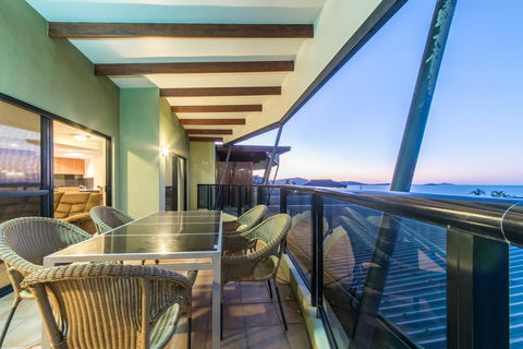 Paradise Penthouse At Waves - Airlie Beach - Holiday Sunshine Coast 28