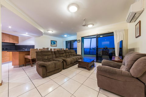Paradise Penthouse At Waves - Airlie Beach - Holiday Sunshine Coast 9