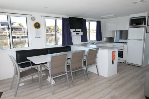 Coomera Houseboats - Sunshine Coast Tourism 16