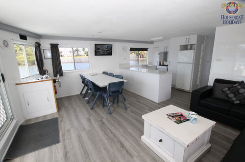 Coomera Houseboats - Sunshine Coast Tourism 8