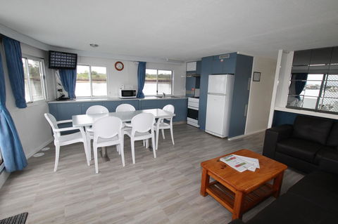 Coomera Houseboats - Sunshine Coast Tourism 5