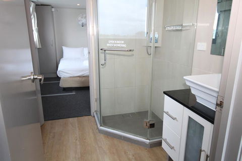 Coomera Houseboats - Sunshine Coast Tourism 23