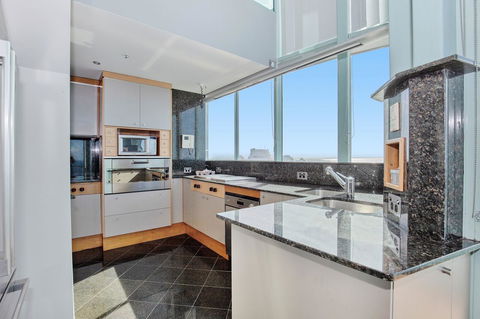 The Waterford On Main Beach - Holiday Sunshine Coast 43