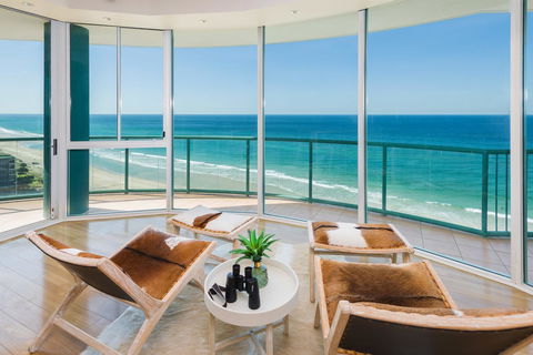 The Waterford On Main Beach - Holiday Sunshine Coast 1