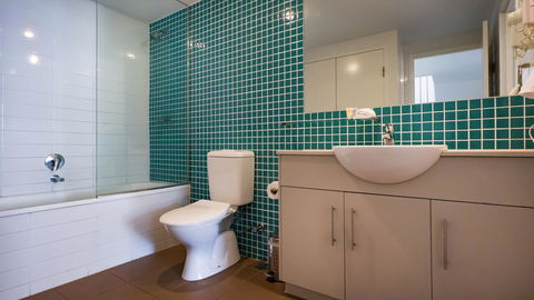 Swell Resort Burleigh Heads - Sunshine Coast Tourism 6