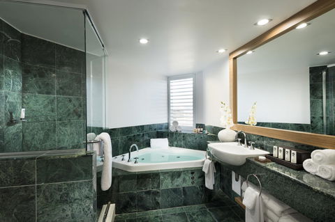 Sofitel Gold Coast Broadbeach - Holiday Sunshine Coast 4