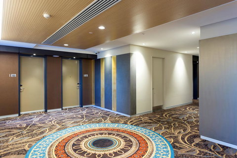 Calamvale Hotel Suites And Conference Centre - Sunshine Coast Tourism 2