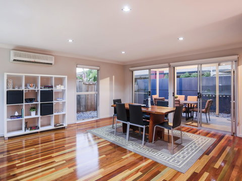 Hamilton Executive - Holiday Sunshine Coast 2
