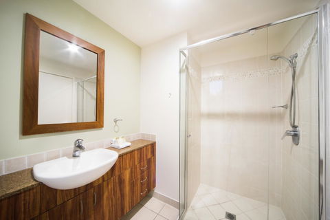Portside Whitsunday Luxury Holiday Apartments - Sunshine Coast Tourism 22
