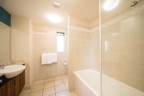 Portside Whitsunday Luxury Holiday Apartments - Sunshine Coast Tourism 14