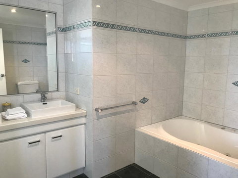 Rainbow Bay Resort Holiday Apartments - Sunshine Coast Tourism 5