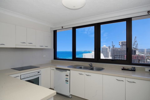 Surfers Aquarius On The Beach - Sunshine Coast Tourism 25