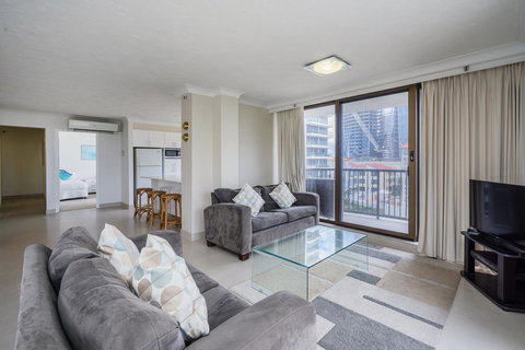 Surfers Aquarius On The Beach - Sunshine Coast Tourism 38