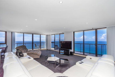 Surfers Aquarius On The Beach - Sunshine Coast Tourism 7