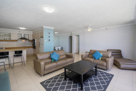 Surfers Aquarius On The Beach - Sunshine Coast Tourism 34