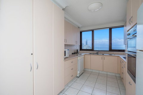 Surfers Aquarius On The Beach - Sunshine Coast Tourism 36